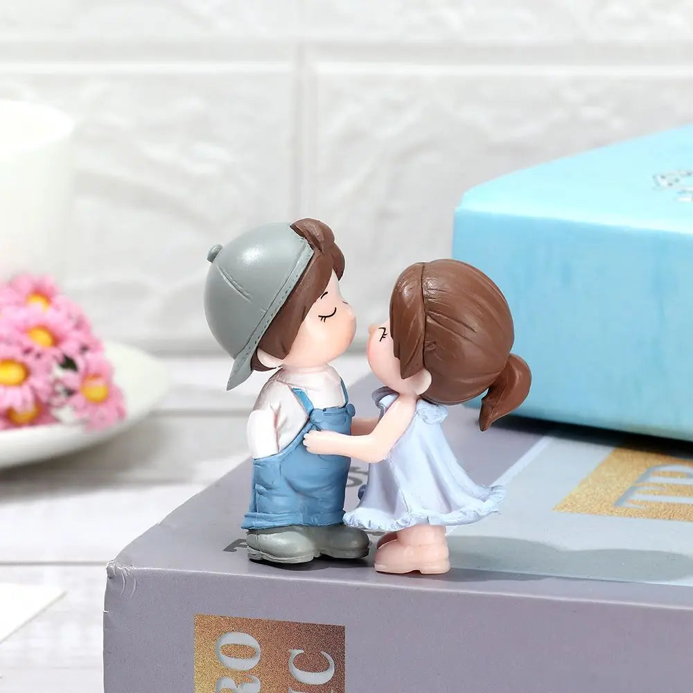 Miniature Happy Lovers - Lifestyle Bravo