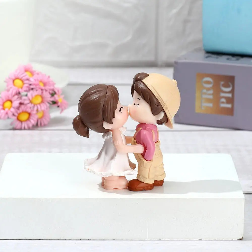 Miniature Happy Lovers - Lifestyle Bravo