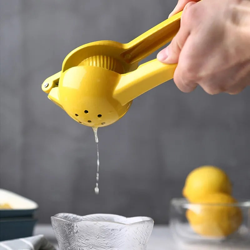 Hand-held Lemon Squeezer - Lifestyle Bravo