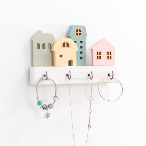 Hanging Wooden Key Holder - Lifestyle Bravo