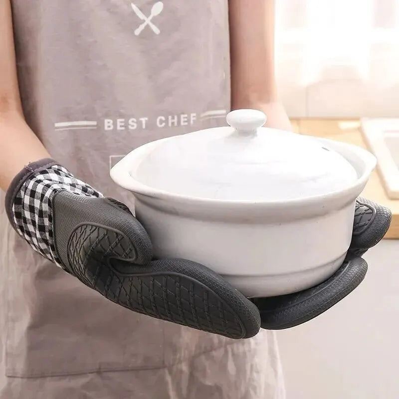 Silicone Insulated Oven Mitt - Lifestyle Bravo