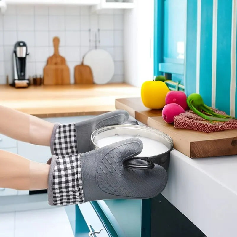 Silicone Insulated Oven Mitt - Lifestyle Bravo