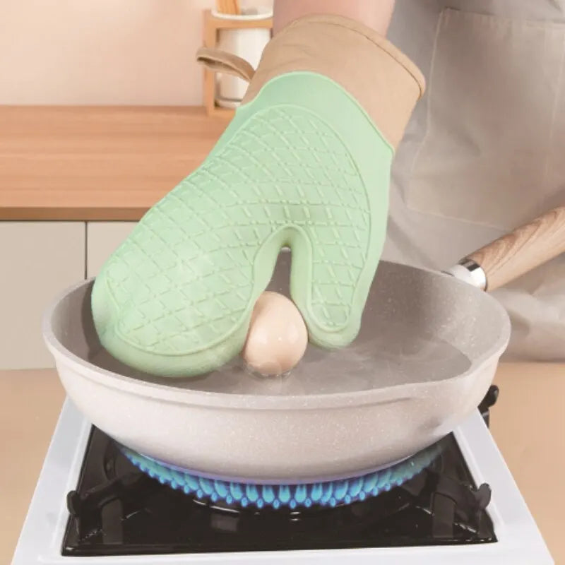 Silicone Insulated Oven Mitt - Lifestyle Bravo